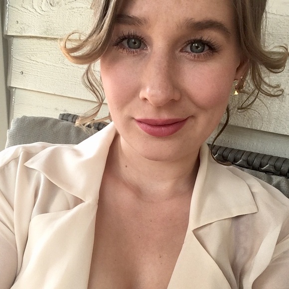 Meet your Posher, Danielle - Picture 1 of 1